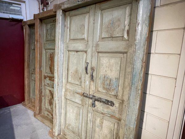 Oude en authentieke deuren uit India. Exclusief bij Bouwie verkrijgbaar.