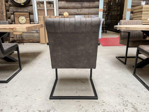 Stoel Ric Antraciet 96. Mooie moderne stoelen met zwart gepoedercoat frame en verkrijgbaar in de kleuren taupe, groen en antraciet. Ook leuke 3, 4 en 5-zits eetkamerbankjes bijpassend te verkrijgen bij Bouwie